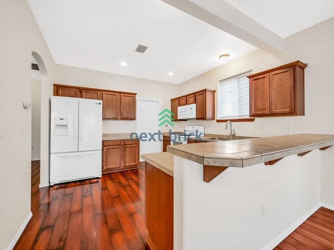 Building Photo - Charming 4 Bed 2.5 Bath for Rent!