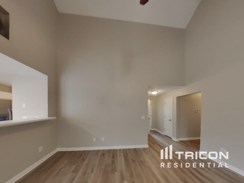 Building Photo - 4050 Monarch Dr