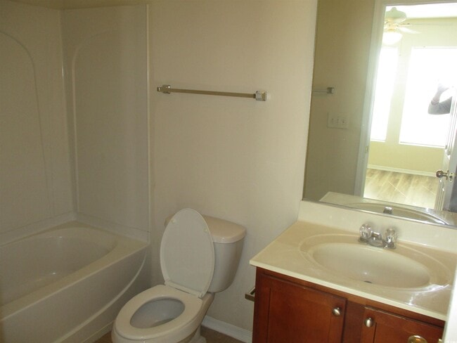 Building Photo - 161 Olde Towne Way