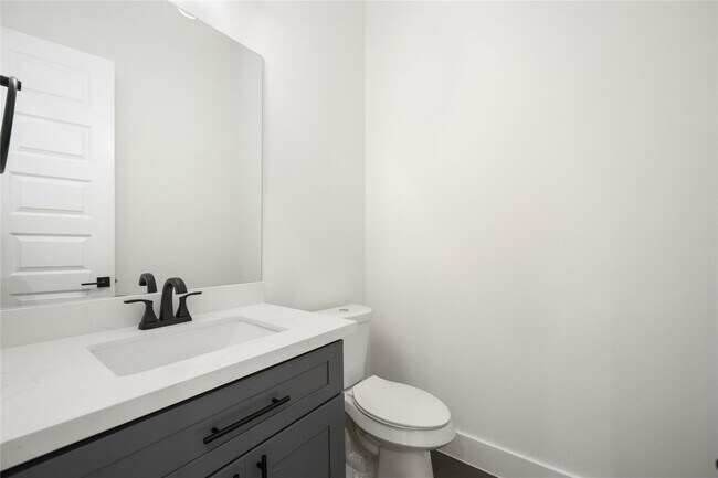 Building Photo - 2115 Dan St