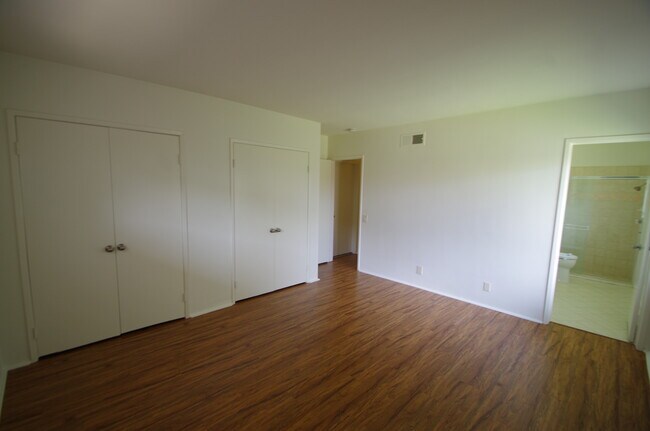 Building Photo - 1072 Hendrix Ave