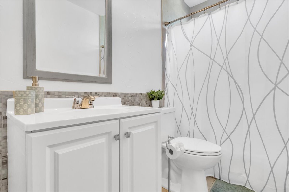 Building Photo - 23223 Canzonet St