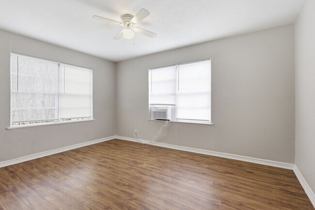 Building Photo - Spacious & Newly Updated! *HOUSING ACCEPTED/ SECTION 8 * — Apply Today!
