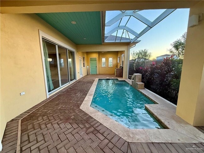 Building Photo - 25 Lago Washington