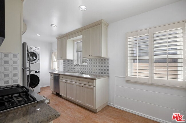 Building Photo - 1512 Ocean Park Blvd