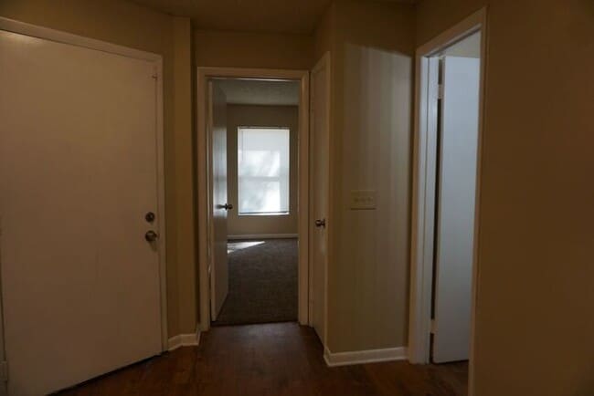 Building Photo - 2/2 Bedroom Townhome on Westside near NAS