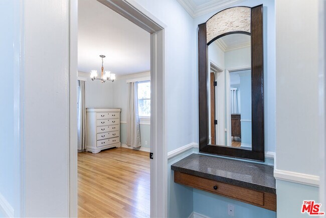 Building Photo - 921 N Spaulding Ave