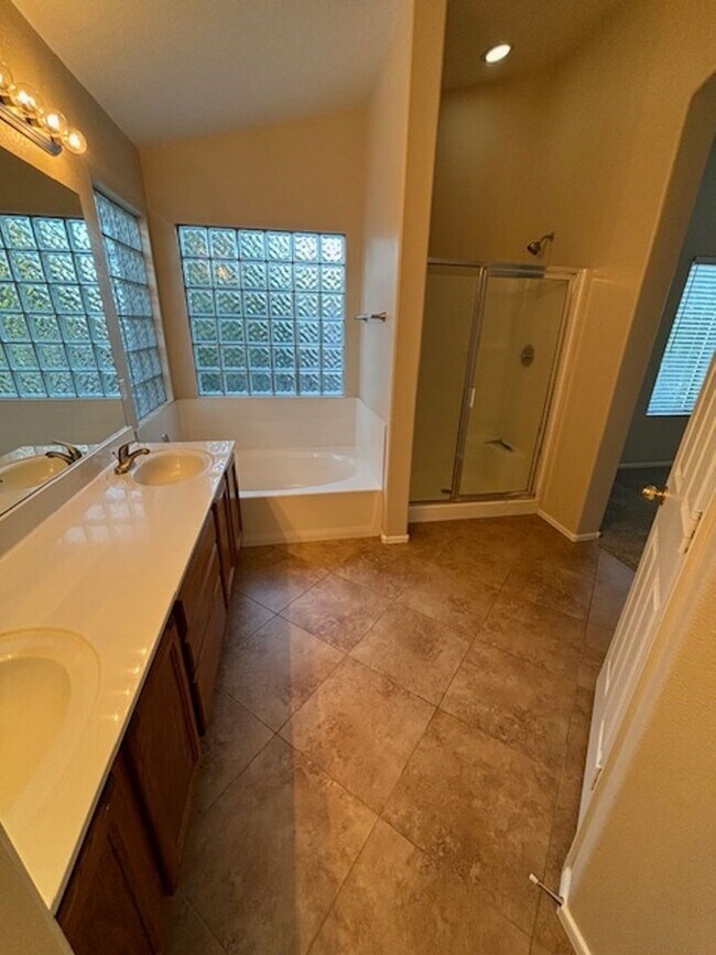 Building Photo - 4 bedroom home in Tempe