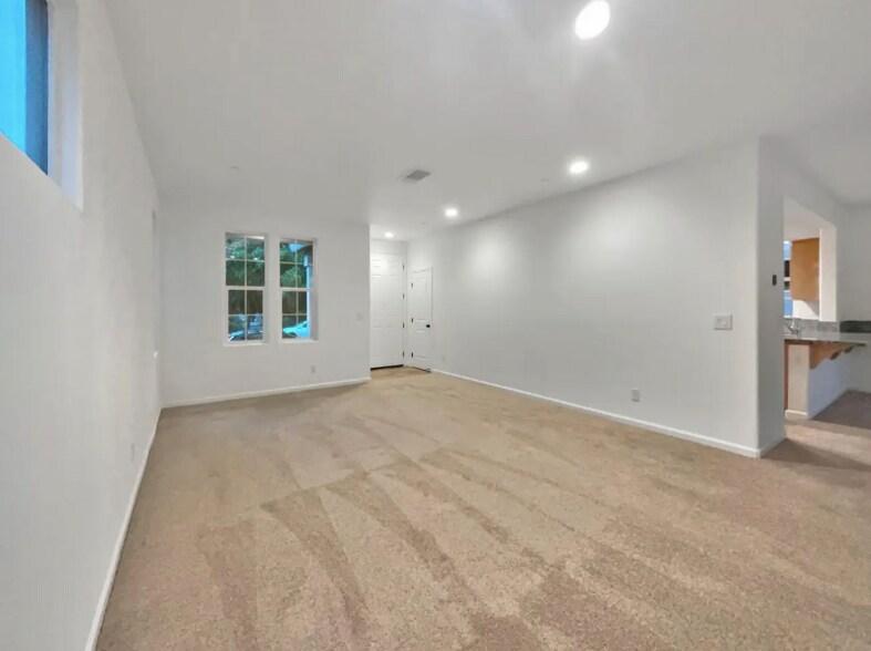 Building Photo - 1817 Terracina Dr