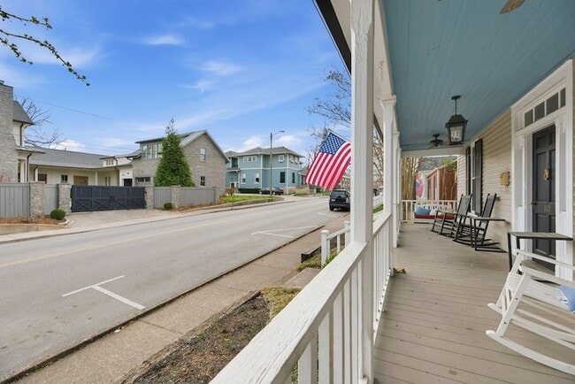 Building Photo - 117 7th Ave N