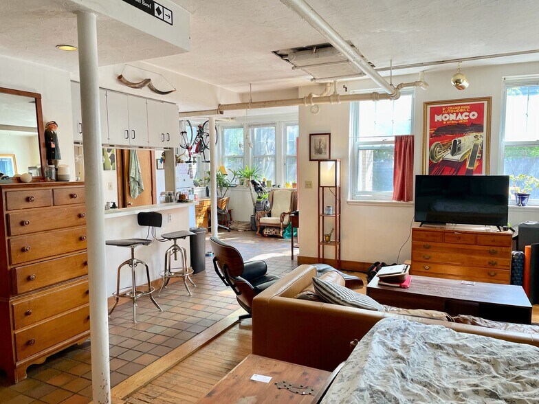 Building Photo - 20 Dean Rd