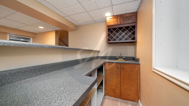 Building Photo - Old Farm Gem