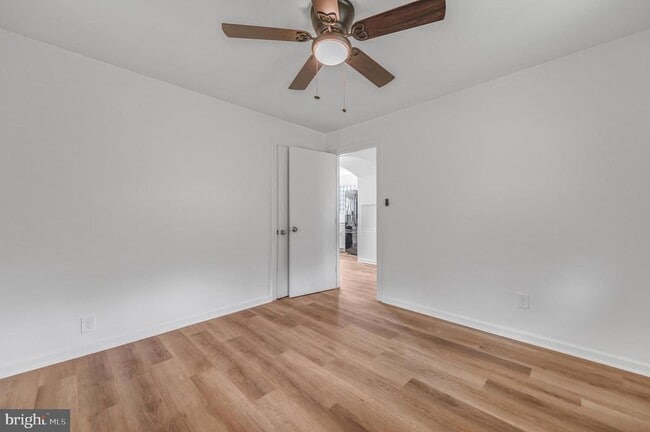 Building Photo - 219 S Pleasantview Rd