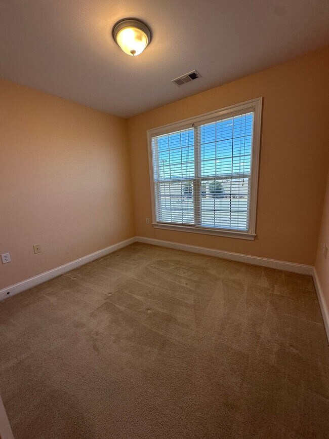 Building Photo - Glenwood Station Condo