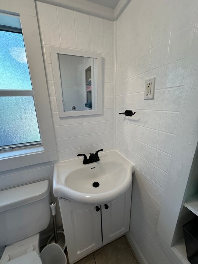 Building Photo - Furnished Studio Available in Pigeon Point