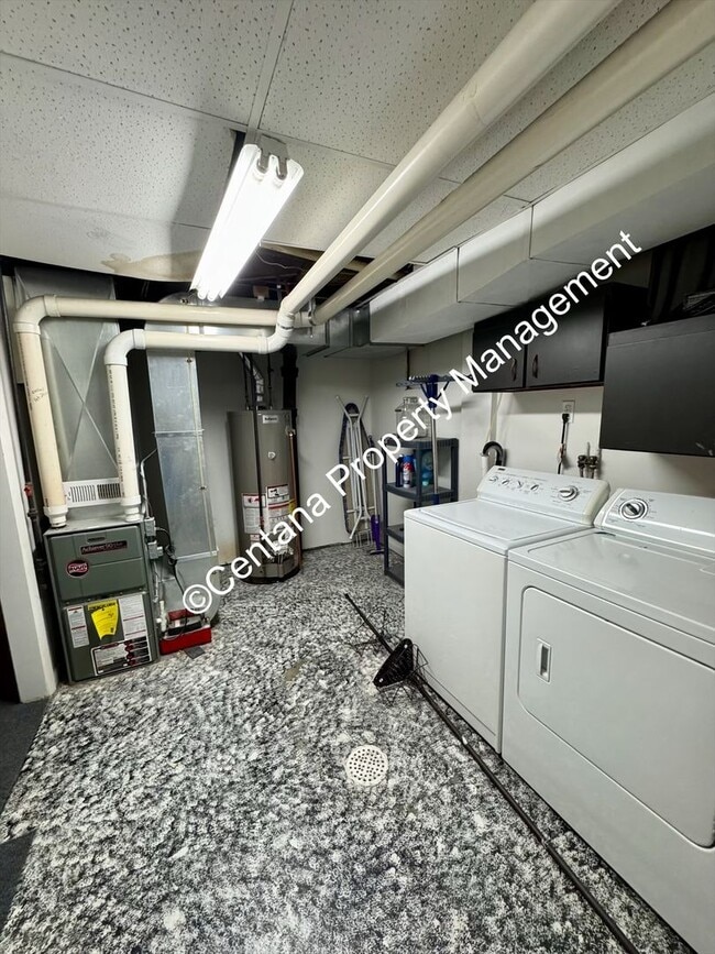 Building Photo - 2 Bedroom House on the Flats with a finish...