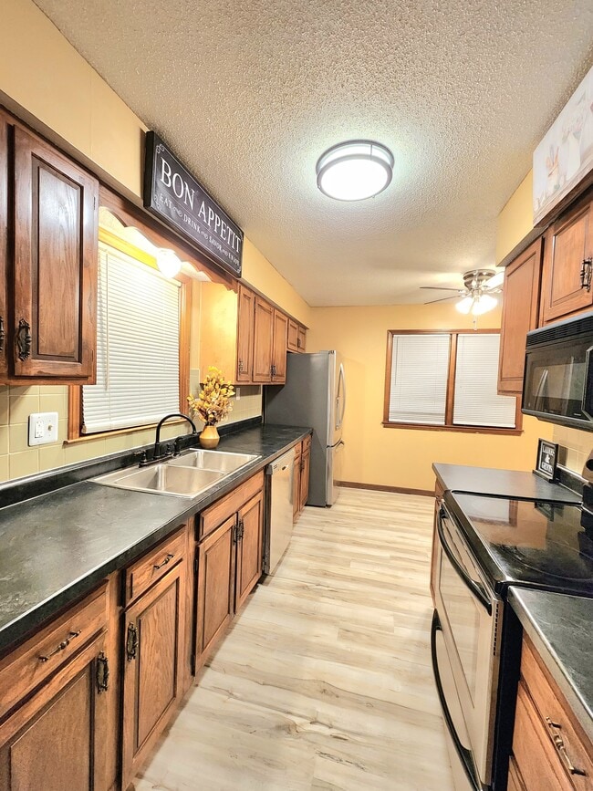 Kitchen - 7325 N Brooklyn Ave