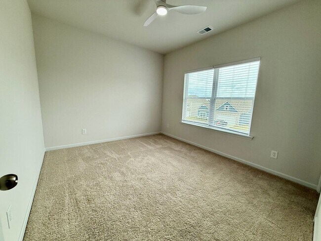 Building Photo - Beautiful New Home in Sought After Neighbo...