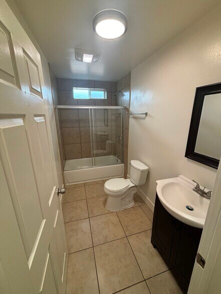 Building Photo - 156 E 119th St