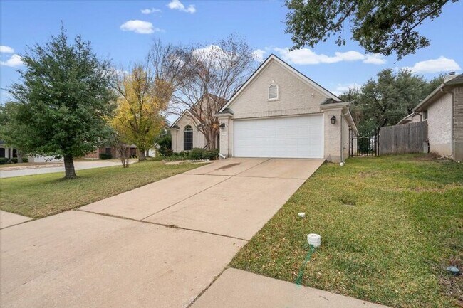 Building Photo - 920 Savanna Ln