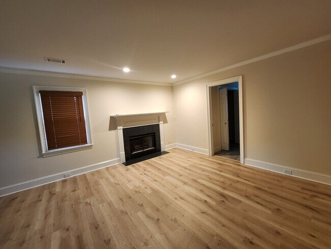 Building Photo - Executive Rental in Lake Redwine Community, 4 Bedrooms and 2.5 Baths 2 Car Garage - Newnan, GA