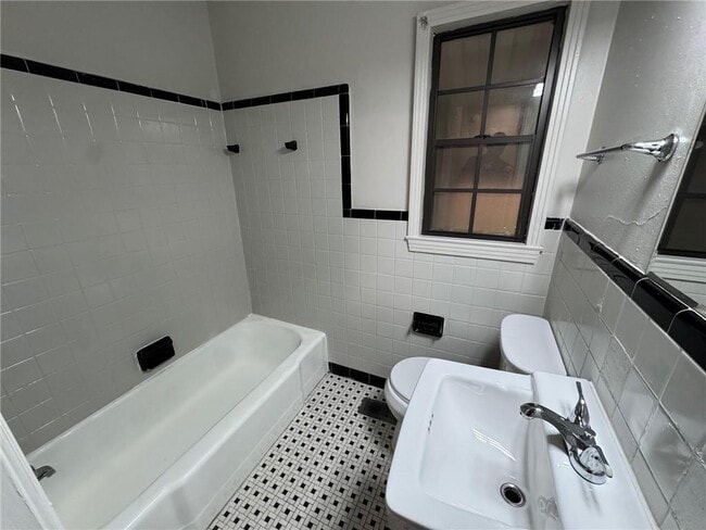 Building Photo - 2613 Old Military Rd