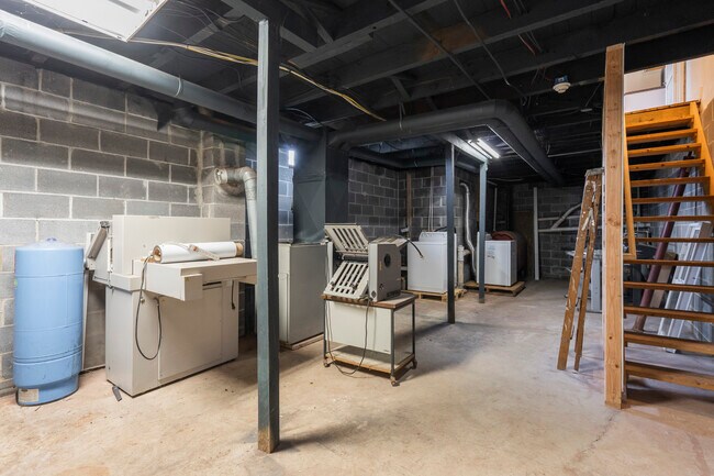 Building Photo - 64 Church Rd