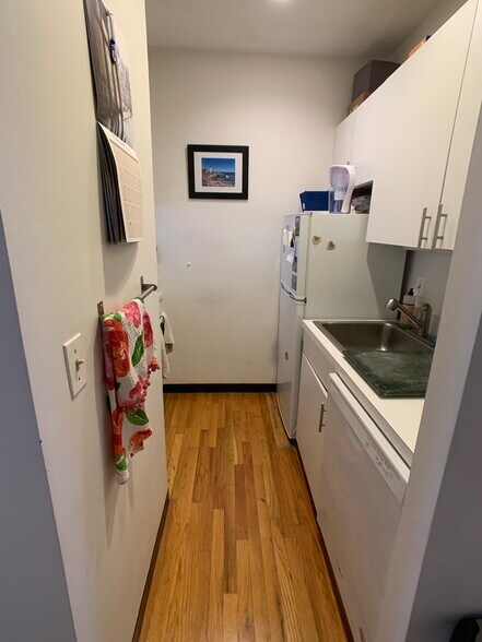 Building Photo - 229 W Canton St