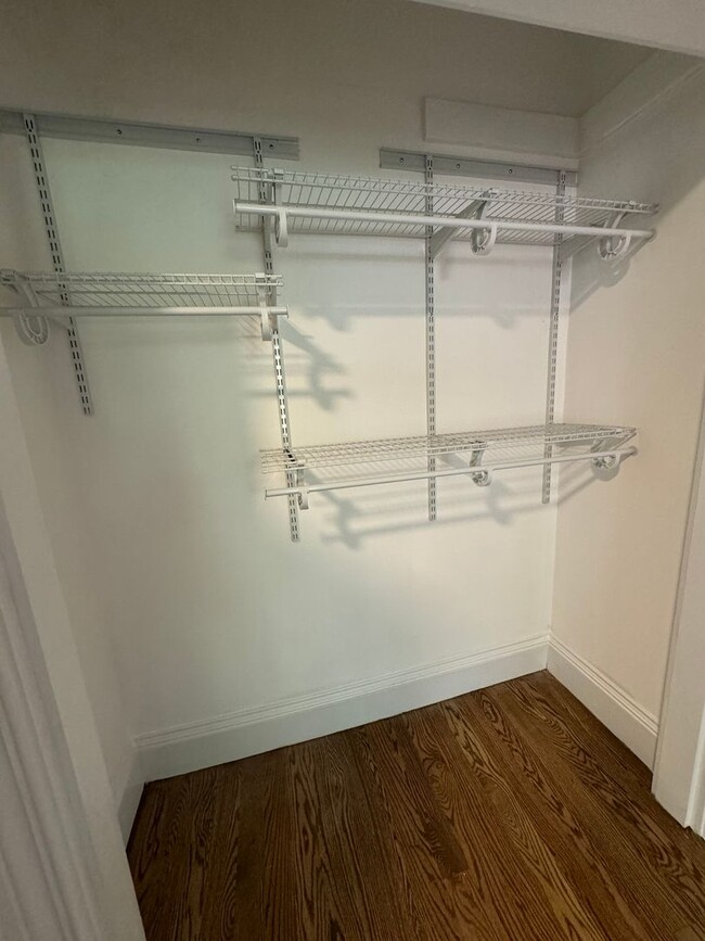 Building Photo - Renovated unit, Longwood Medical Area Brow...