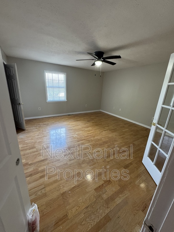 Building Photo - 713 Bay Park Dr