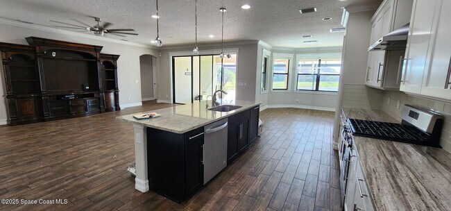 Building Photo - 3003 Trasona Dr