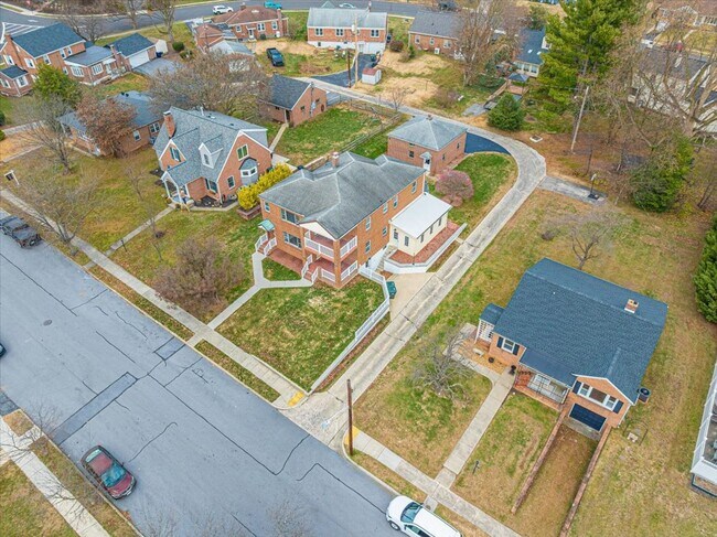 Building Photo - 116-118 Linden Avenue