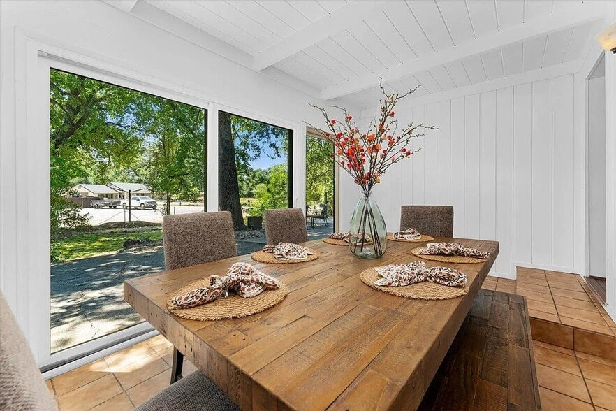 Building Photo - 2551 S Waverly Ave