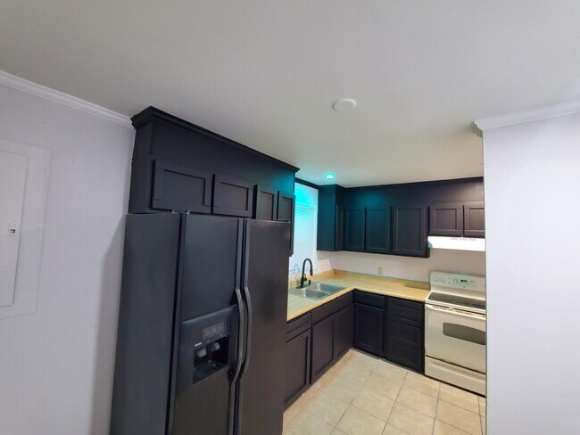 Kitchen - 909 Ellis St