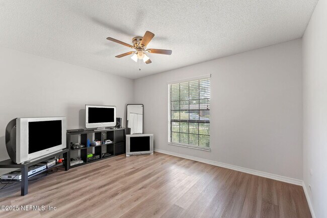 Building Photo - 9783 Viceroy Dr E