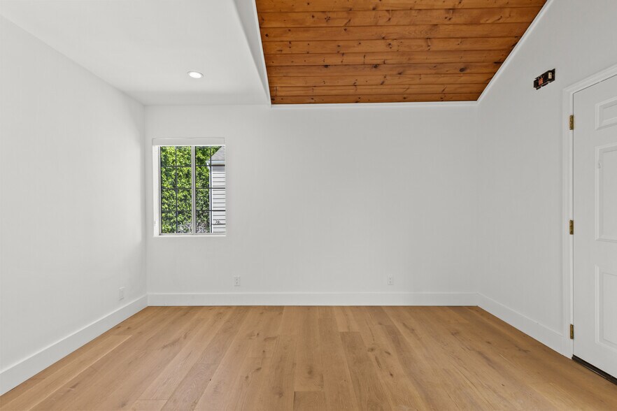 Building Photo - 10920 Hesby St