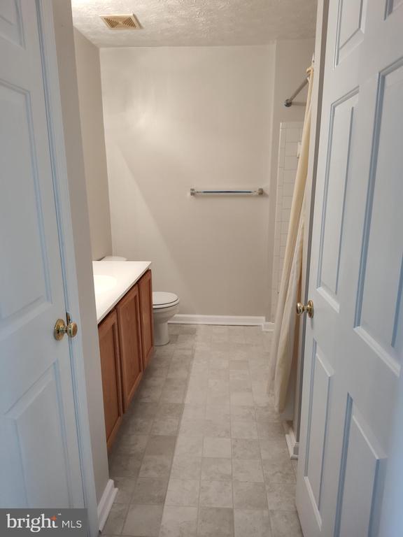 Building Photo - 5032 Finsbury Rd