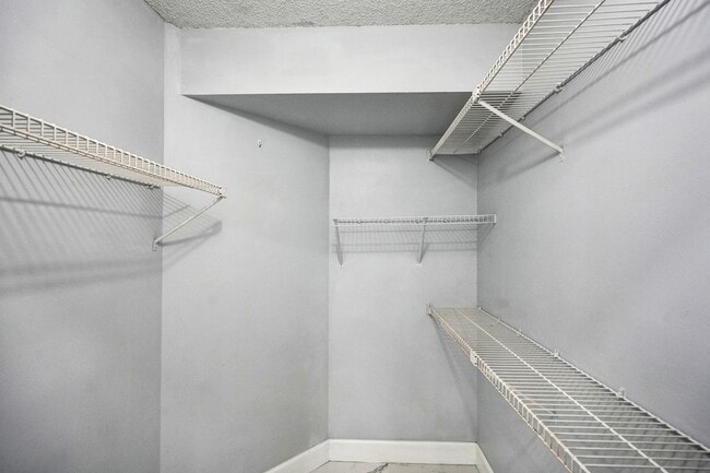 Building Photo - Renovated and Updated 2 Bed, 2 Bath Condo ...