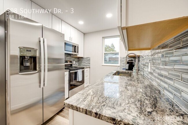 Building Photo - 508 Southway Dr