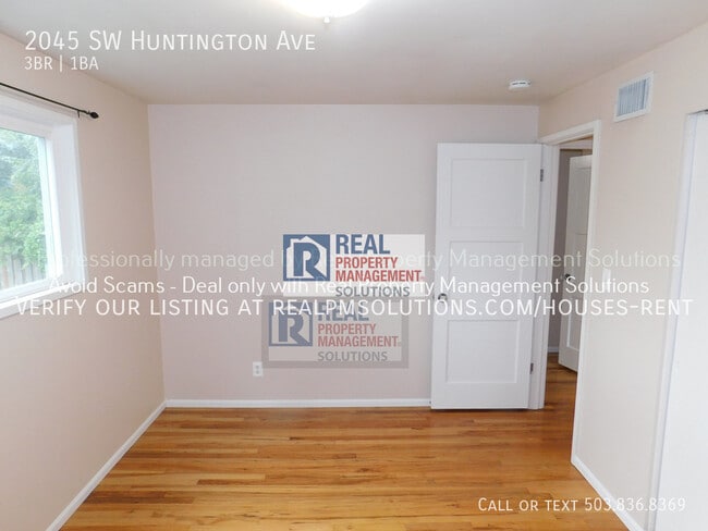 Building Photo - 2045 SW Huntington Ave