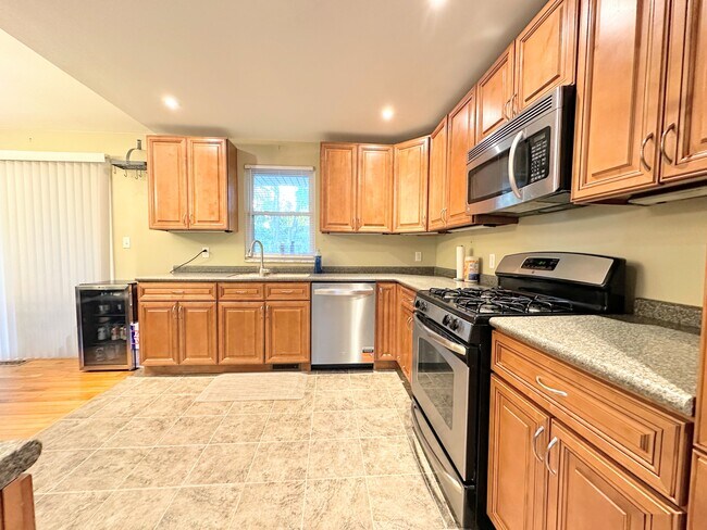 Building Photo - 238 Mohican Ave