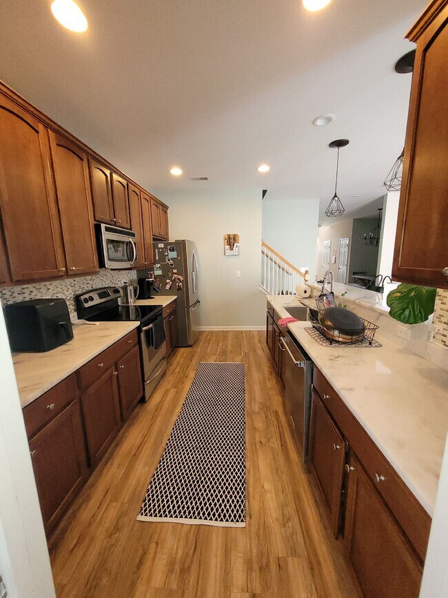 Building Photo - Spacious, Four Bedroom Townhouse With a View!