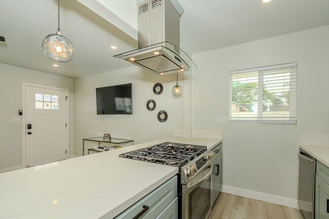 Building Photo - Renovated 1 Bed/1 Bath Single Family Home in Pacific Beach w/Patio/Parking/Washer/Dryer