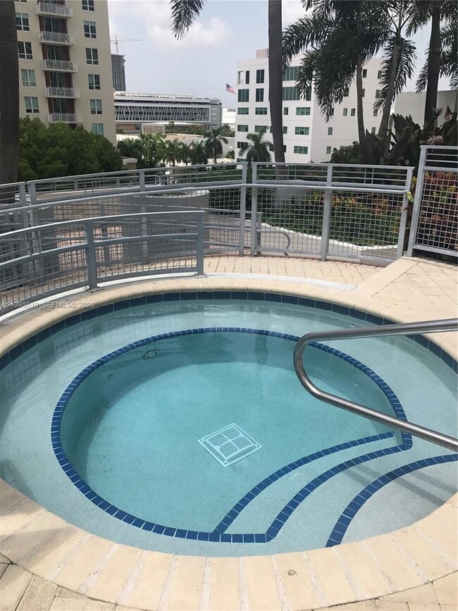 Building Photo - 350 NE 24th St