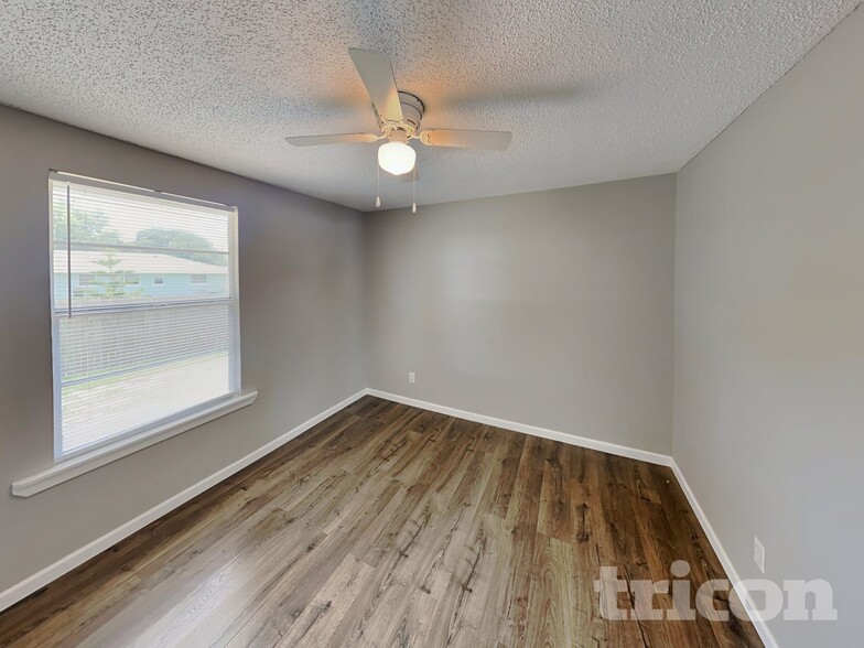 Building Photo - 5513 3rd Avenue Plaza W