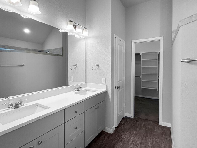 Building Photo - Contemporary 3-Bedroom Near Randolph AFB