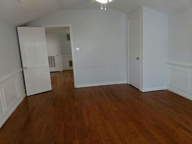 Building Photo - 3 Bedroom 3 Bathroom House in Town of Fron...