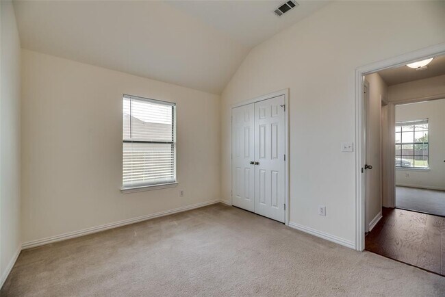 Building Photo - 121 Price Cir