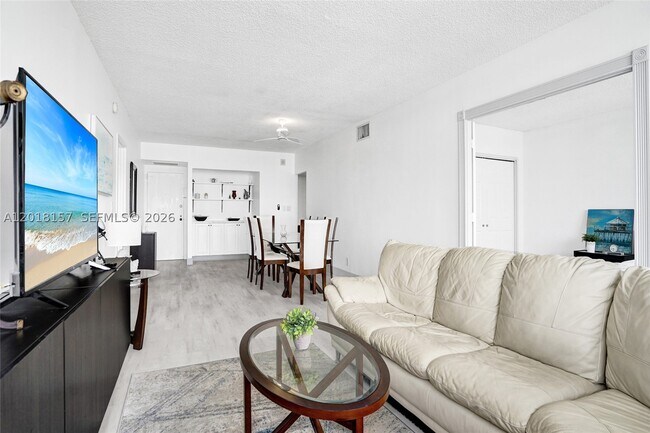Building Photo - 3725 S Ocean Dr