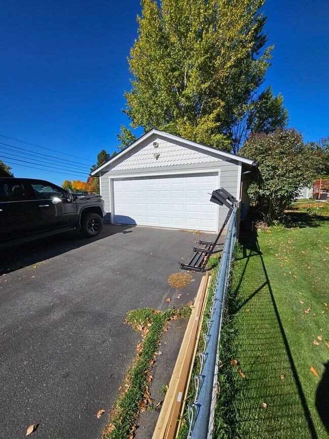 Building Photo - Target Range Single Family Home - 3bdrm (+bonus), 2bath, great yard, garage.  Summer Rental